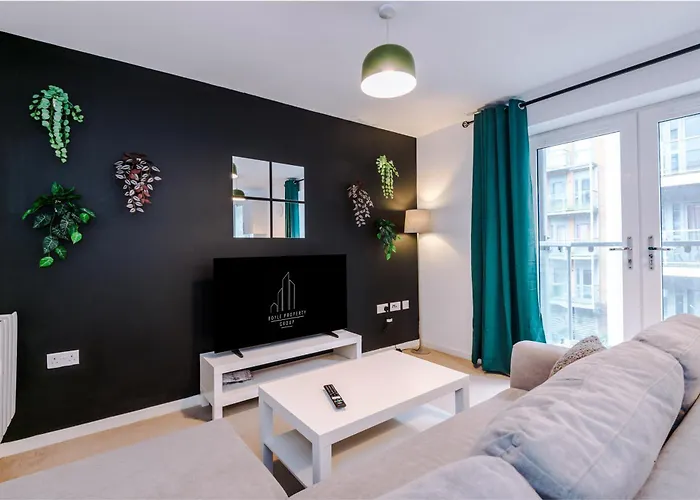 Stylish 2-Bed , Sleeps 6, Free Parking