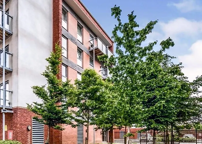 Stylish 2-Bed , Sleeps 6, Free Parking